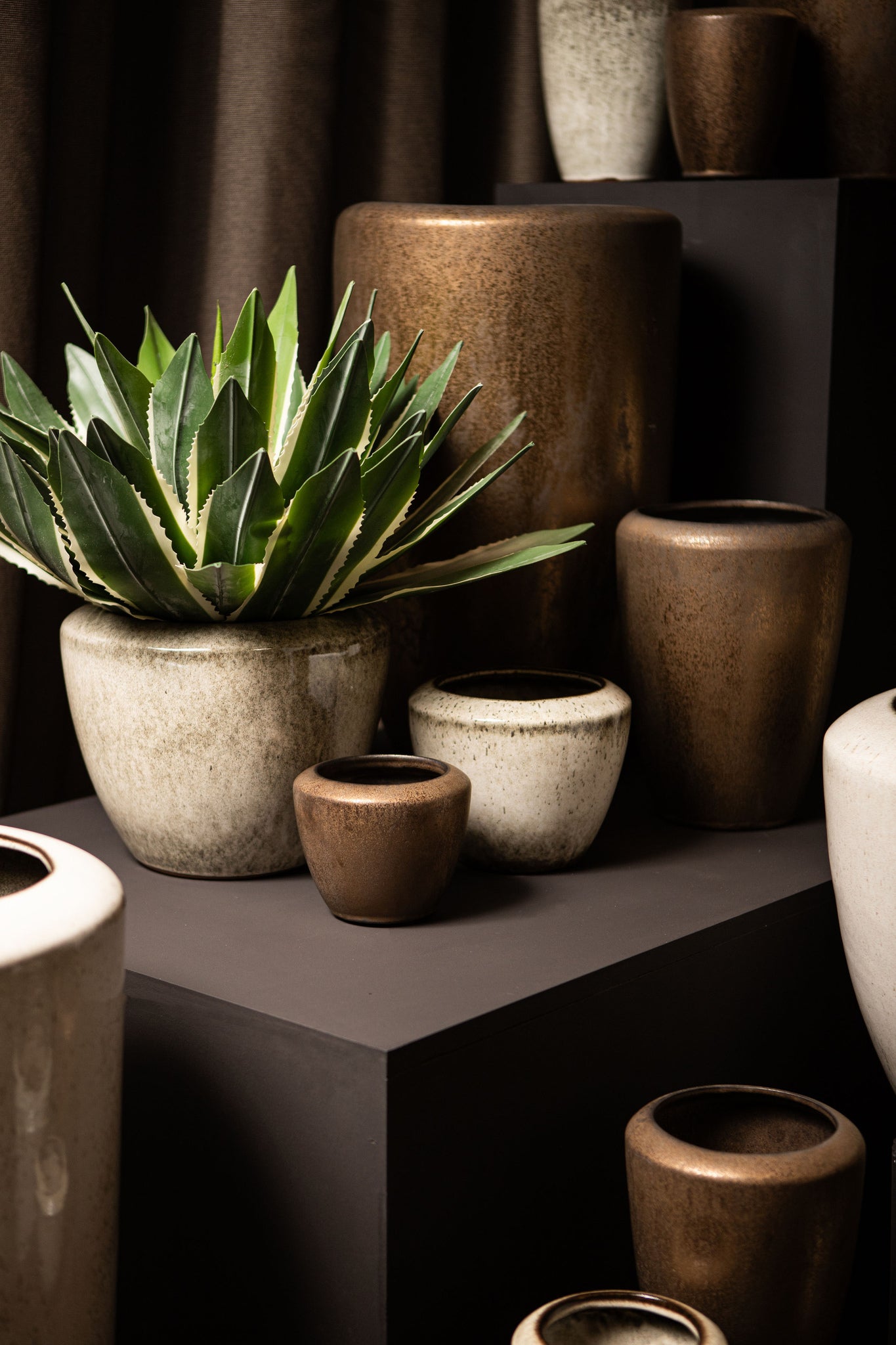 Kyleigh Beige Round Ceramic Pot Smooth Low M 29.5xH24cm PTMD - Pot - PTMD - livinglovely.nl