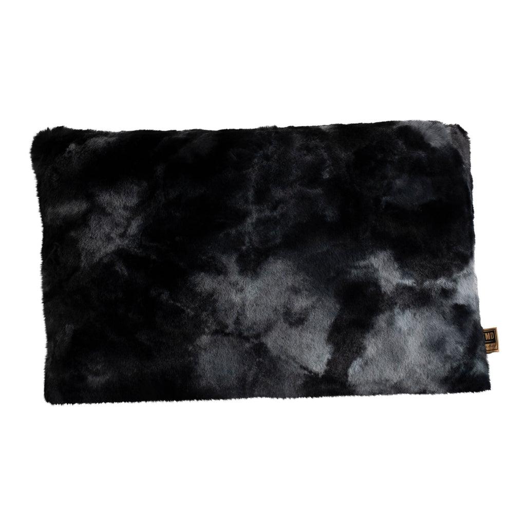 Linde Black faux fur cushion rectangle PTMD - Kussen - PTMD - livinglovely.nl