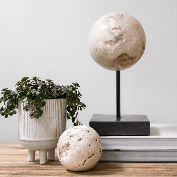 Must Living Object Ball Cheese Stone Marmer Creme/Zwart - Ornament - MUST Living - livinglovely.nl