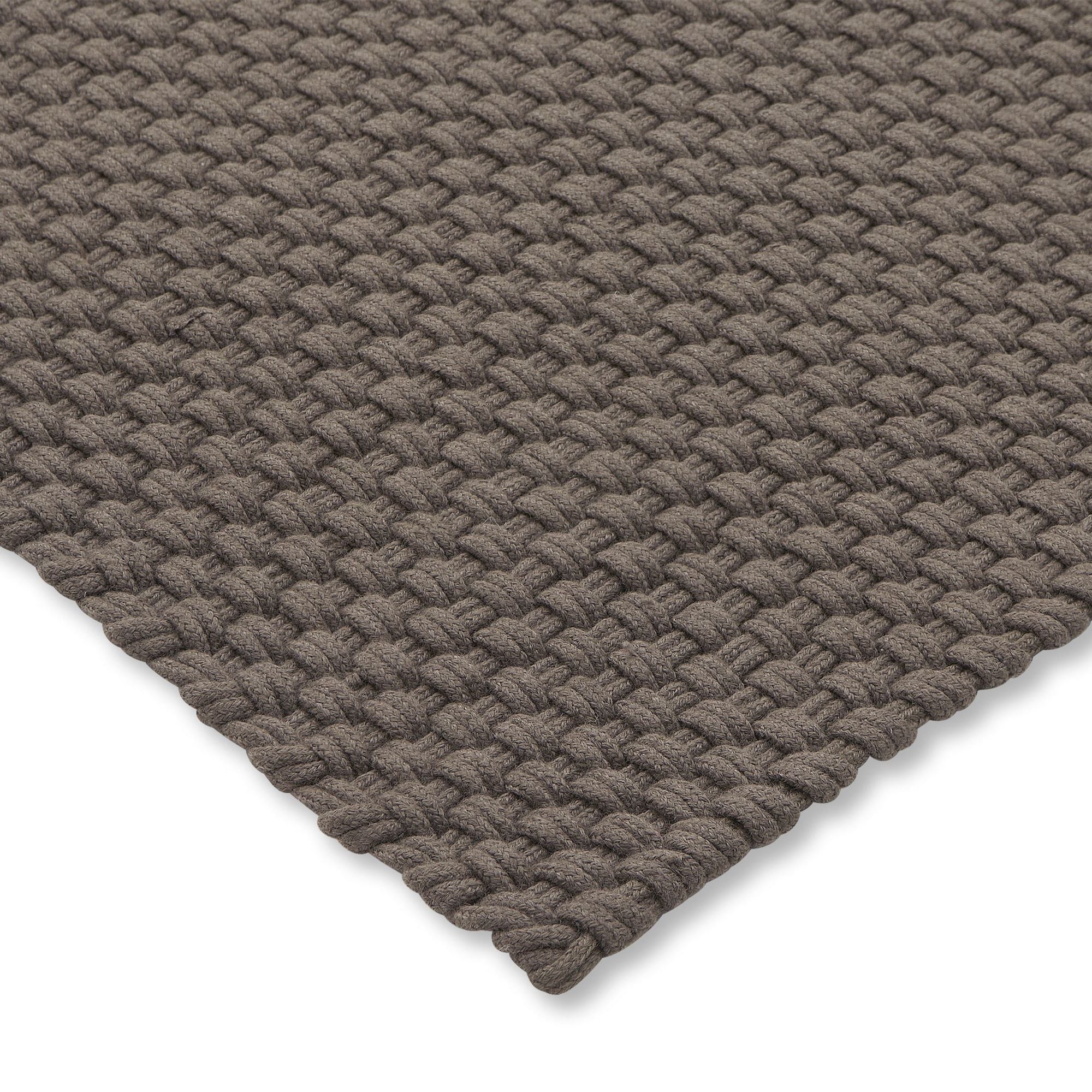 Detail van de geweven structuur van het Nomad tapijt in Grey Taupe