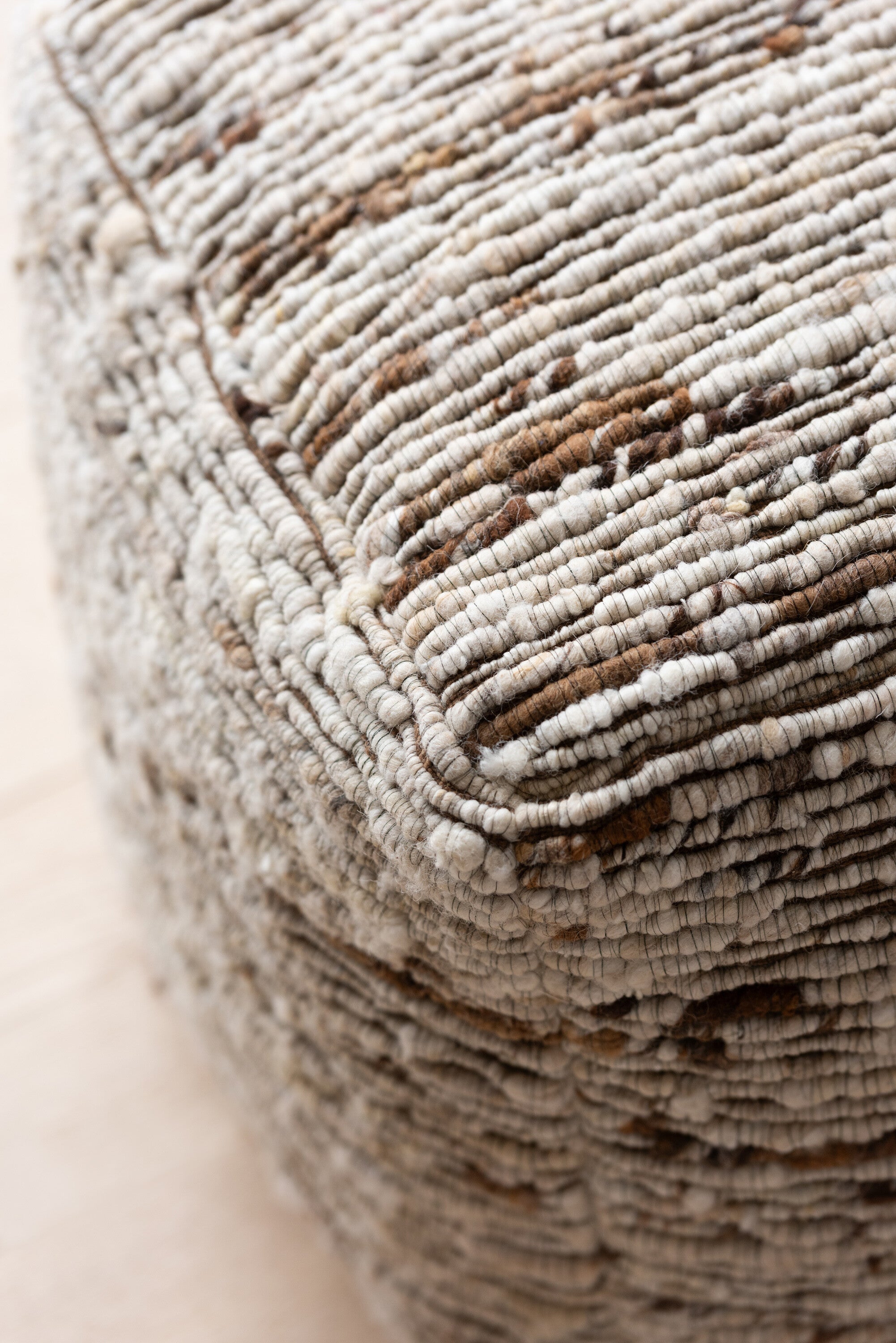 Poef Geweven Wol Ecru/Bruin 45x45x45cm J-Line - Poef - J-Line - livinglovely.nl