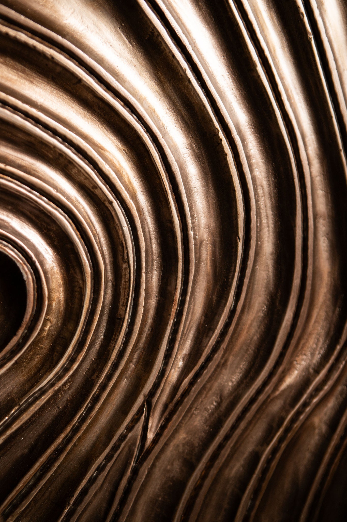 Reddie Wavvy Bruin Glimmend Wandpaneel Large 80x160cm PTMD - Wandpaneel - PTMD - livinglovely.nl