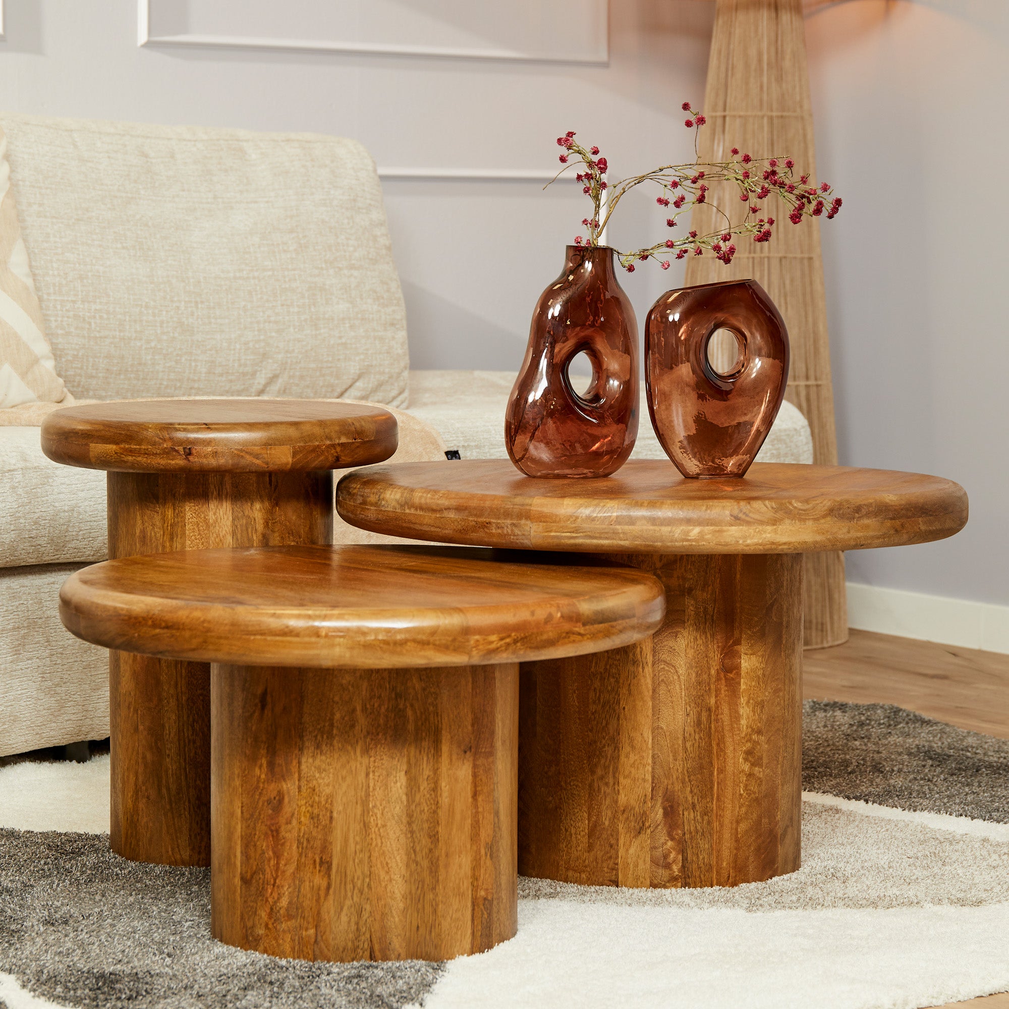Salontafel Maya set van 3 van Starfurn, drie ronde tafeltjes van massief mangohout naast elkaar