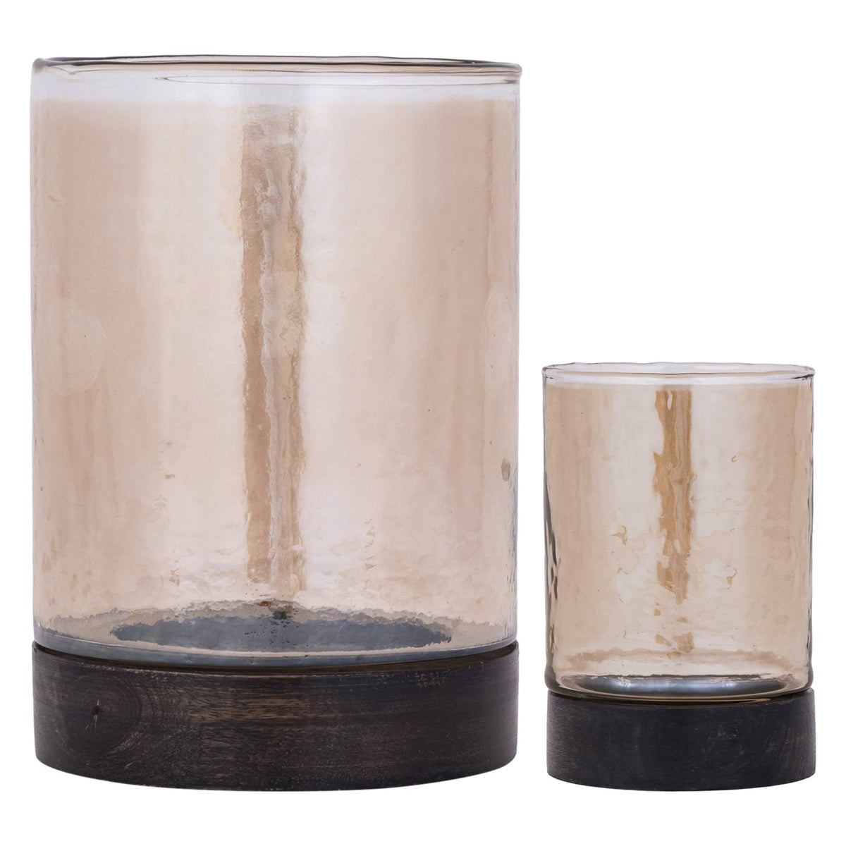 Set Van 2 Keylan Windlichten Glas Bruin Houten Voet van PTMD, de complete set met beide windlichten naast elkaar
