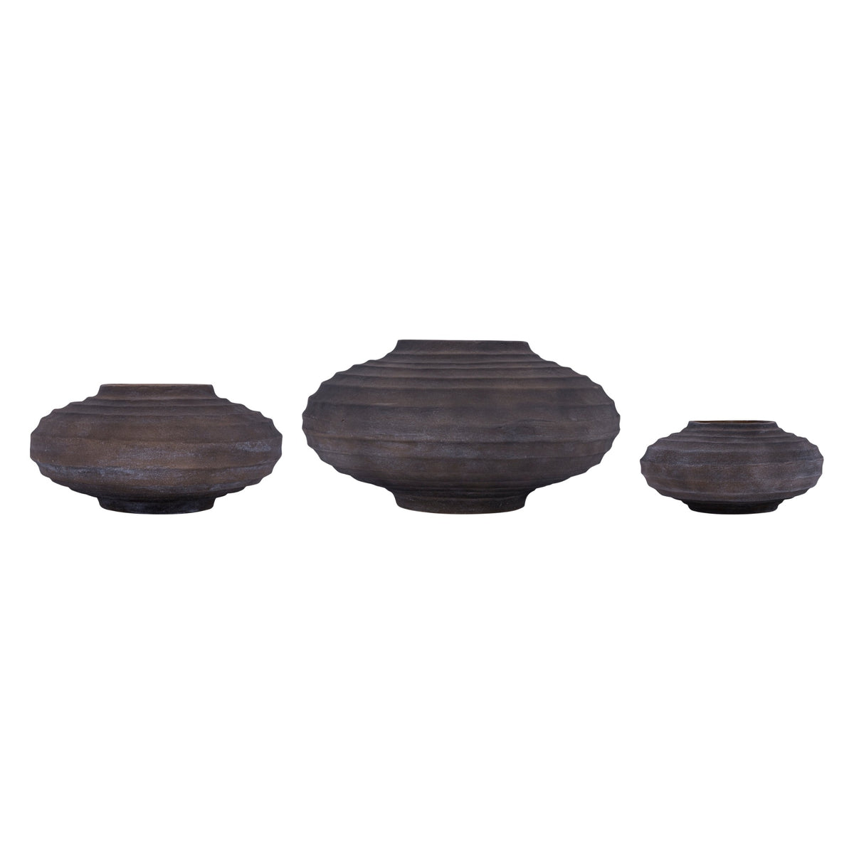 Set Van 3 Kody Potten Bruin Stone Wash van PTMD, de complete set met alle drie de potten naast elkaar op witte achtergrond