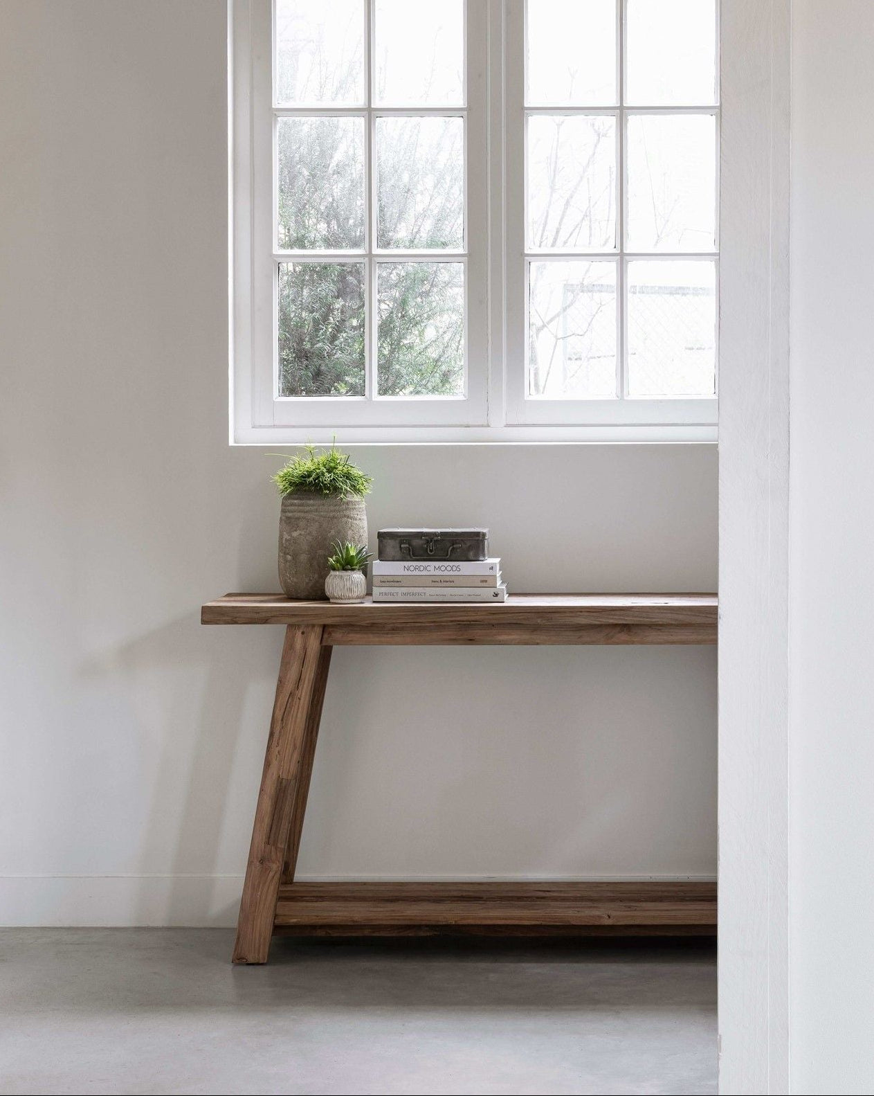 Extra aanzicht van Sidetable Valley van MUST Living op een lichte achtergrond