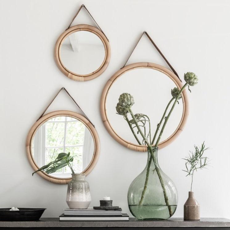 Spiegel San Jose set van 3 van MUST Living, drie ronde rotan spiegels op witte achtergrond