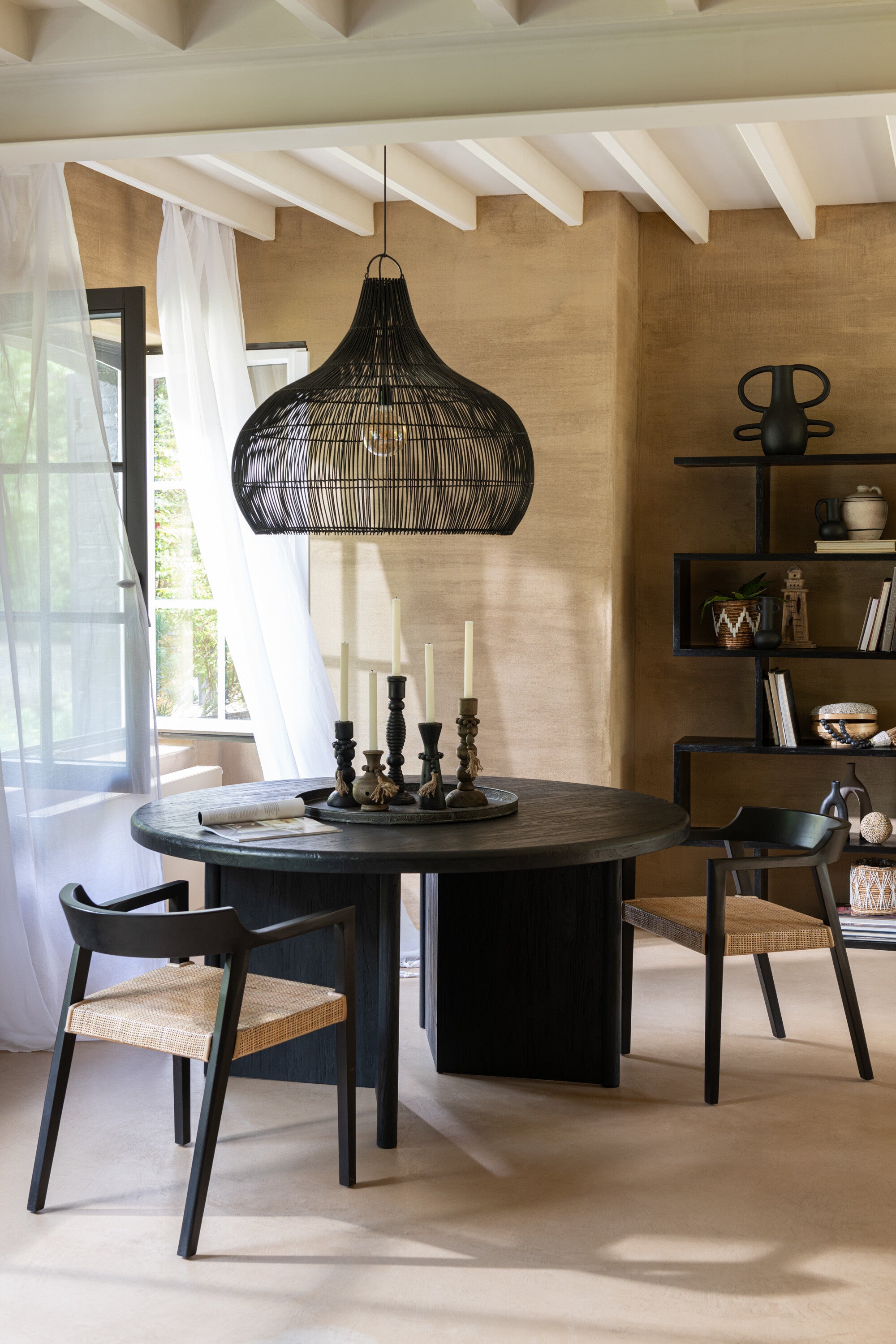 Tafel Rond Teak Hout Zwart Dia 150cmH75cm - Eetkamertafel - J-Line - livinglovely.nl