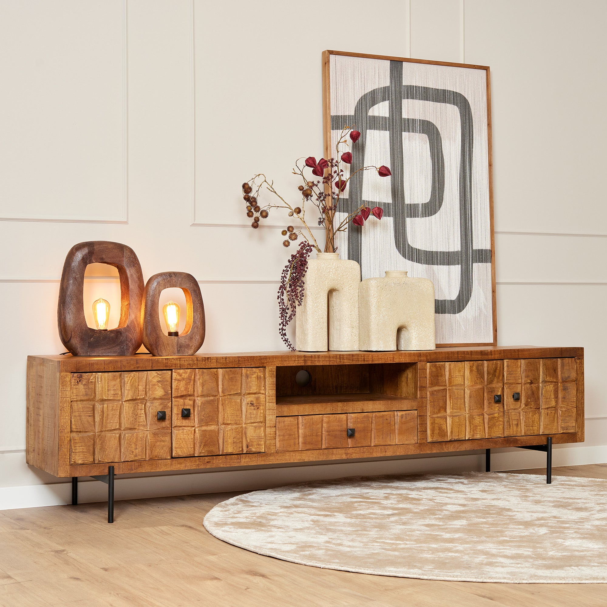 TV-meubel Brandy Mangohout 220cm van Starfurn, breed mangohouten tv meubel met vier deuren