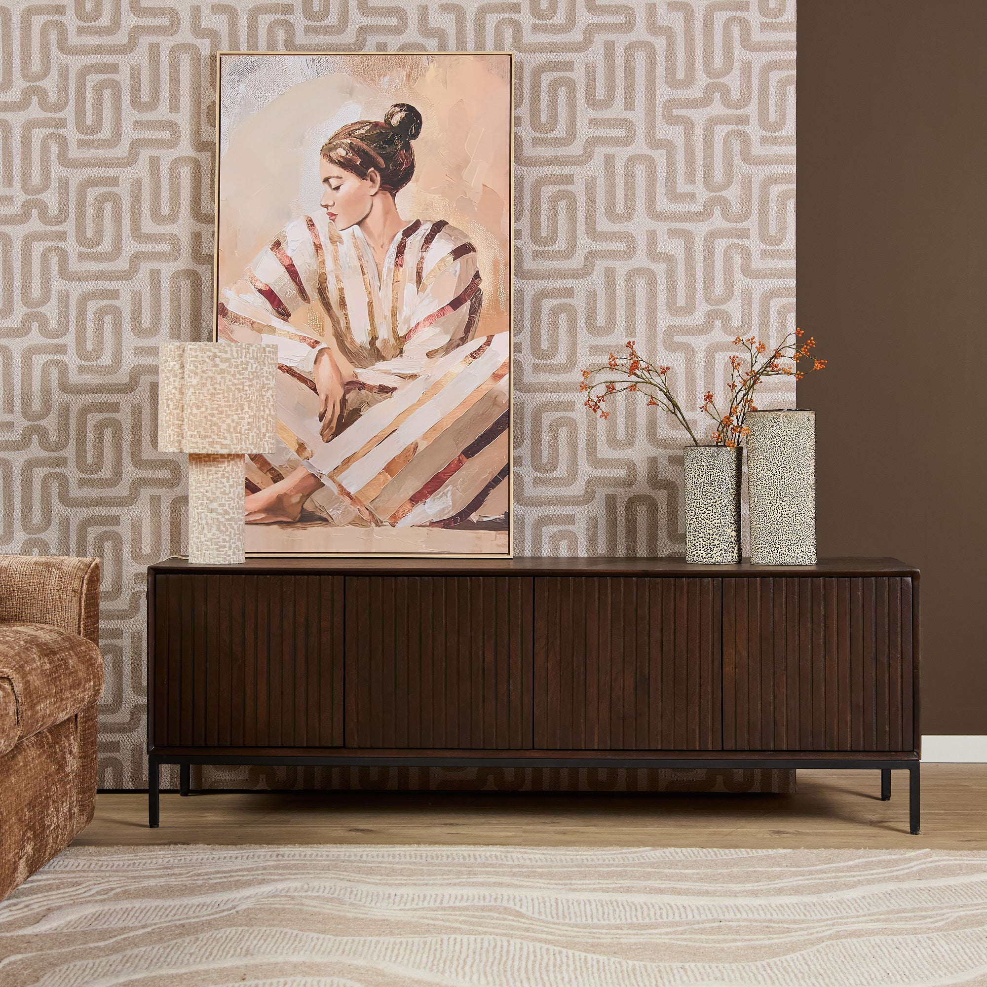 Tv Meubel Madison Mangohout Bruin 165cm van Starfurn, warme bruine finish met strak zwart metaal