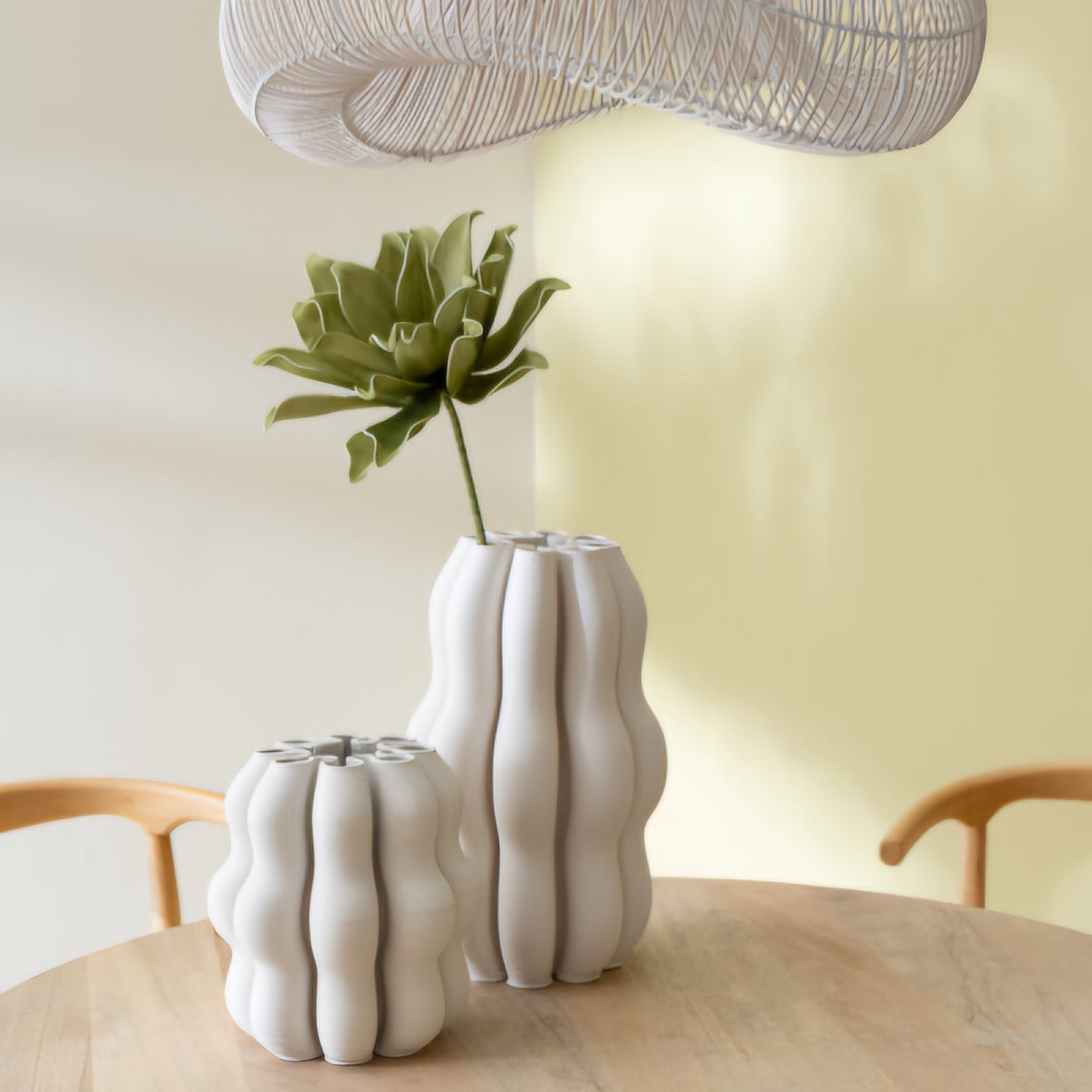 Vaas Naos Keramiek Beige Large Dia23cmxH40cm J-Line - Vaas - J-Line - livinglovely.nl