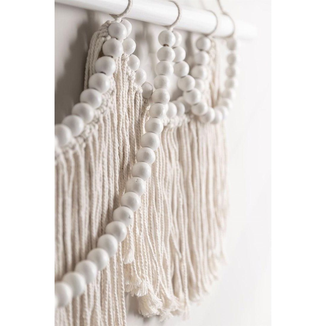 Wandpaneel Boho Chic van MUST Living aan een muur boven een dressoir