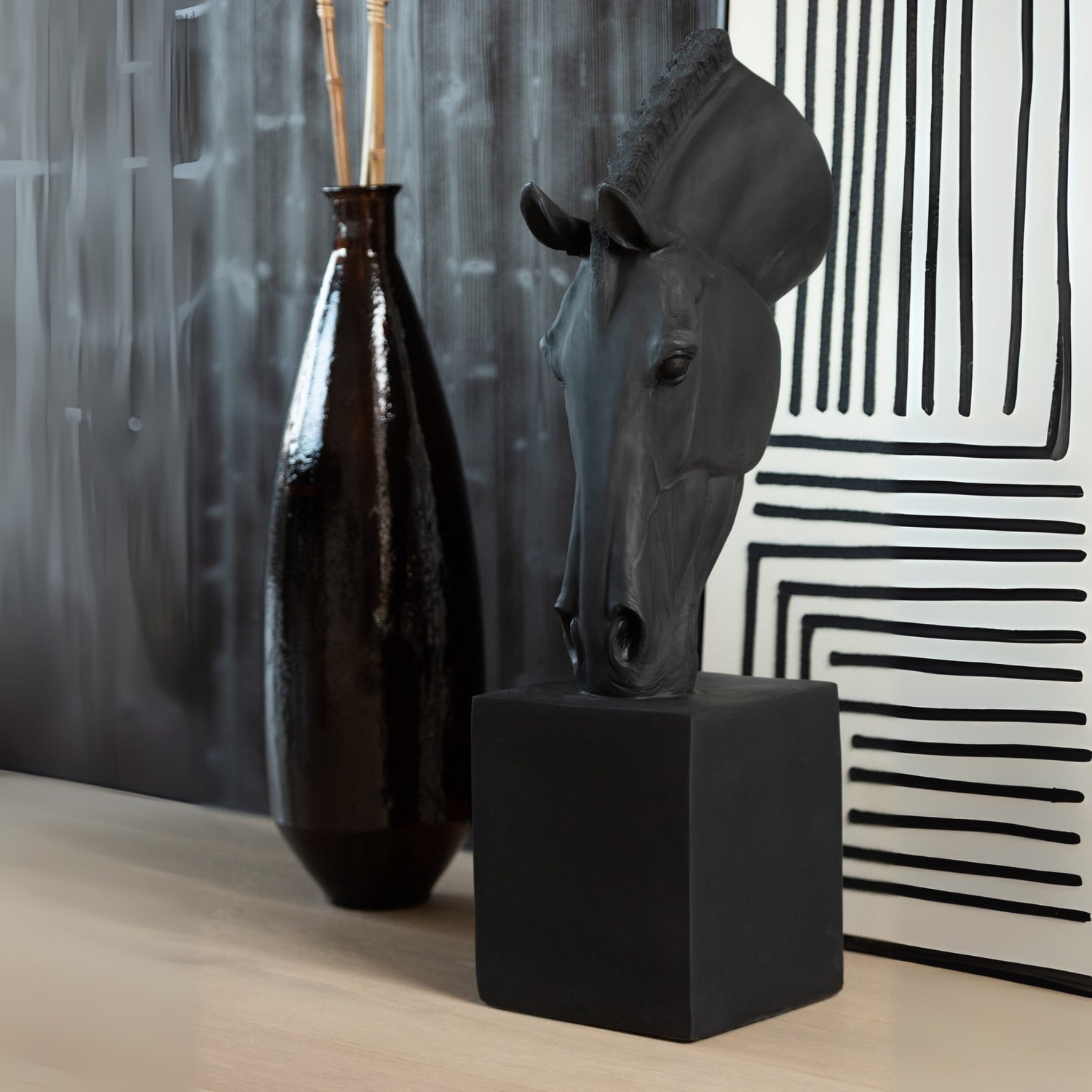 Paard Op Voet Zwart Large J-Line