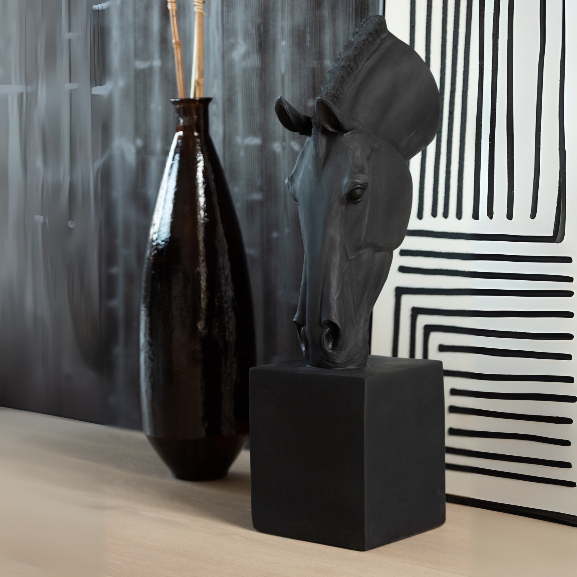 Paard Op Voet Zwart Large J-Line