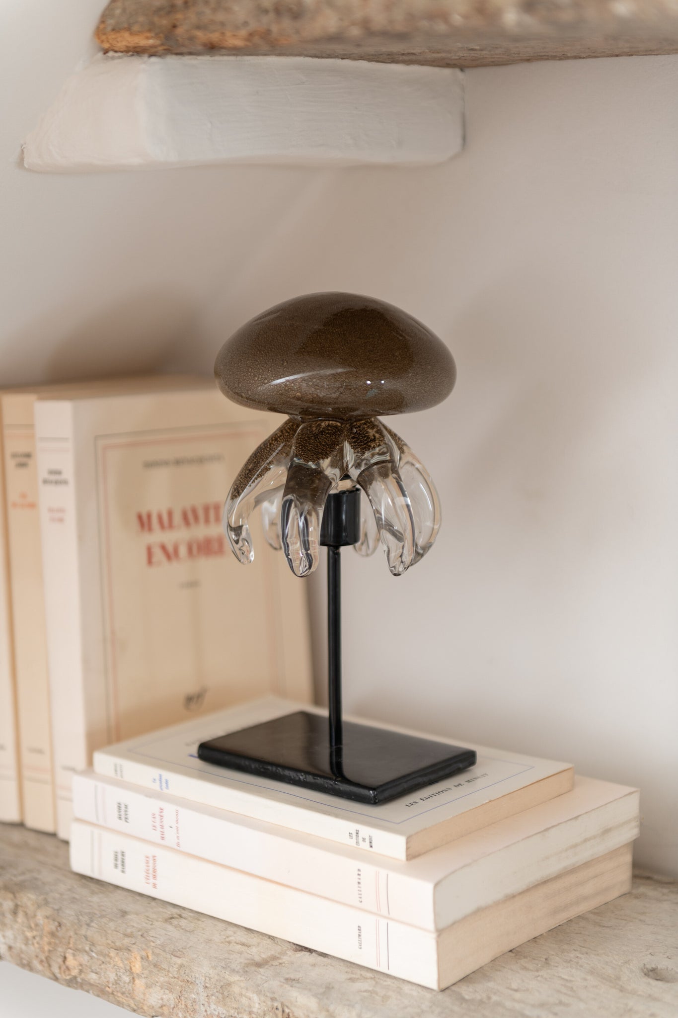 Kwal Op Voet Glas Bruin Large J-Line