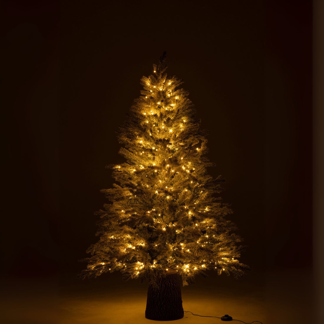 Kerstboom 600 Led Houten Basis Besneeuwd Kunstmatig Donkergroen J-Line