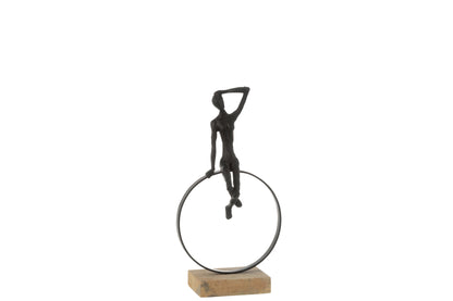 Vrouw Op Ring Voet Resin/Ijzer Zwart J-Line