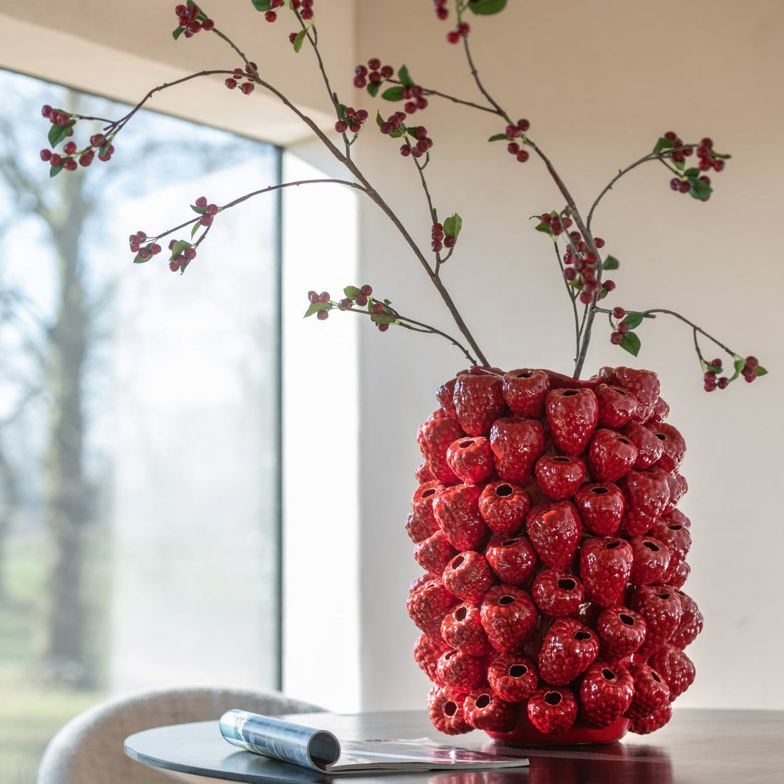 Vaas Berry Reliëf Keramiek Kerstrood L36xB35,5xH45cm J-Line