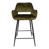 Fal Low barkruk van PTMD, vooraanzicht van de groene velvet zithoek met slank zwart frame