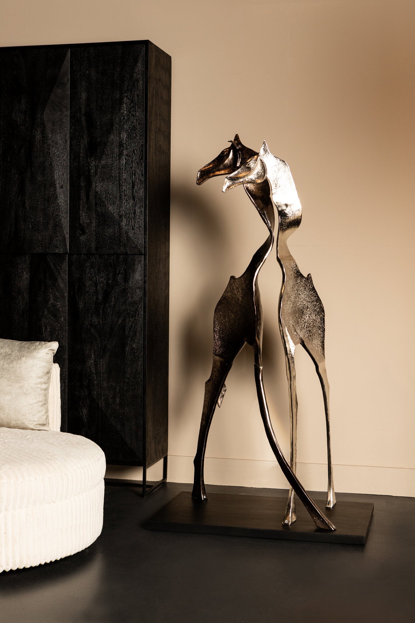 Skye Black Statue Giraffe Large PTMD