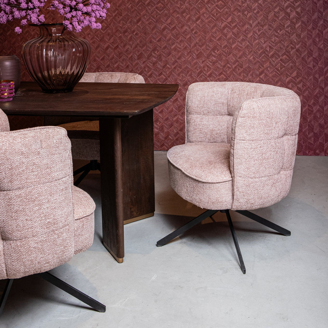 Odin Pink diningchair legacy 14 flamingo black leg PTMD