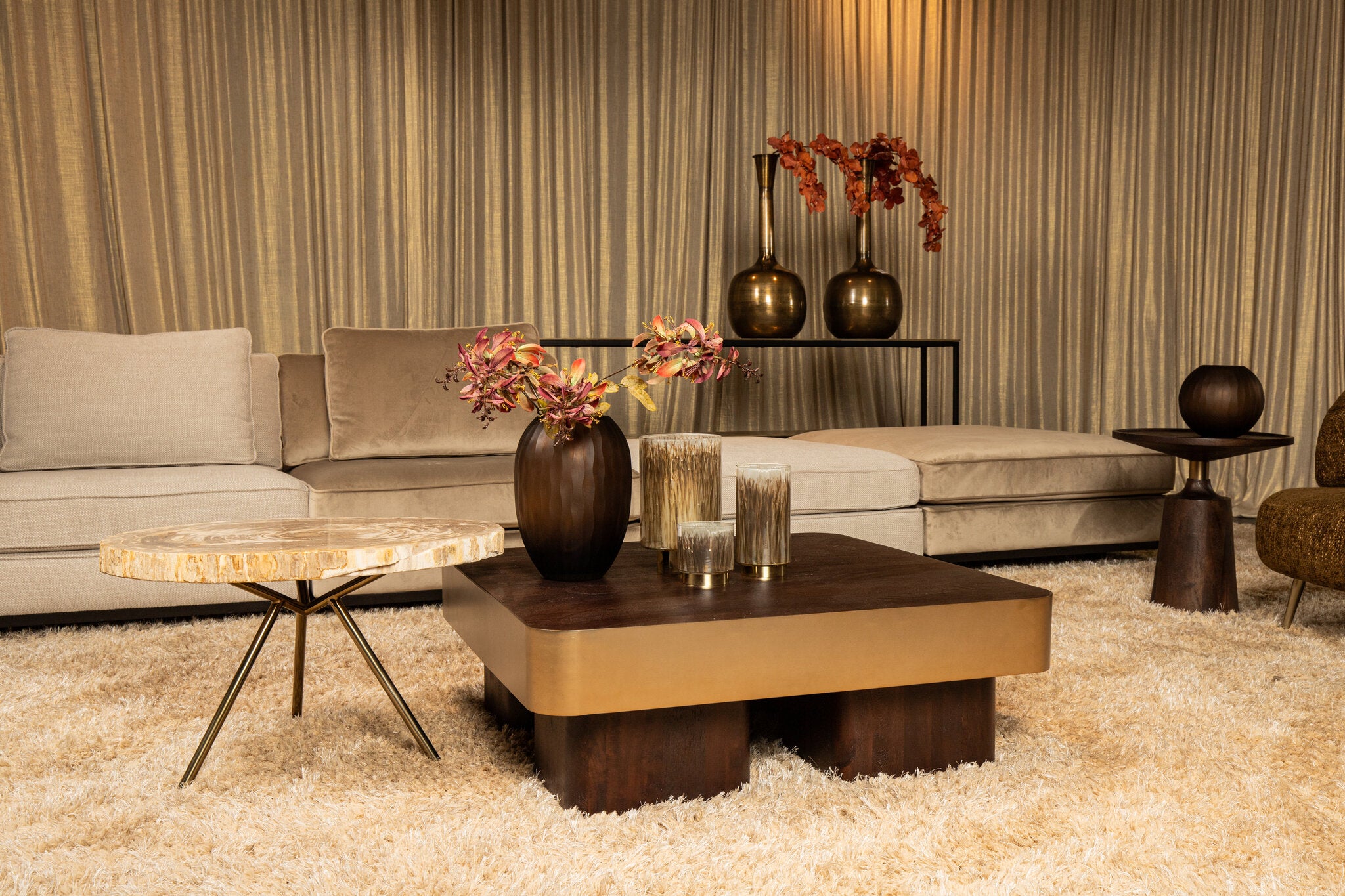 Warren Coffee Table 90x90x31 brown wood gold metal PTMD