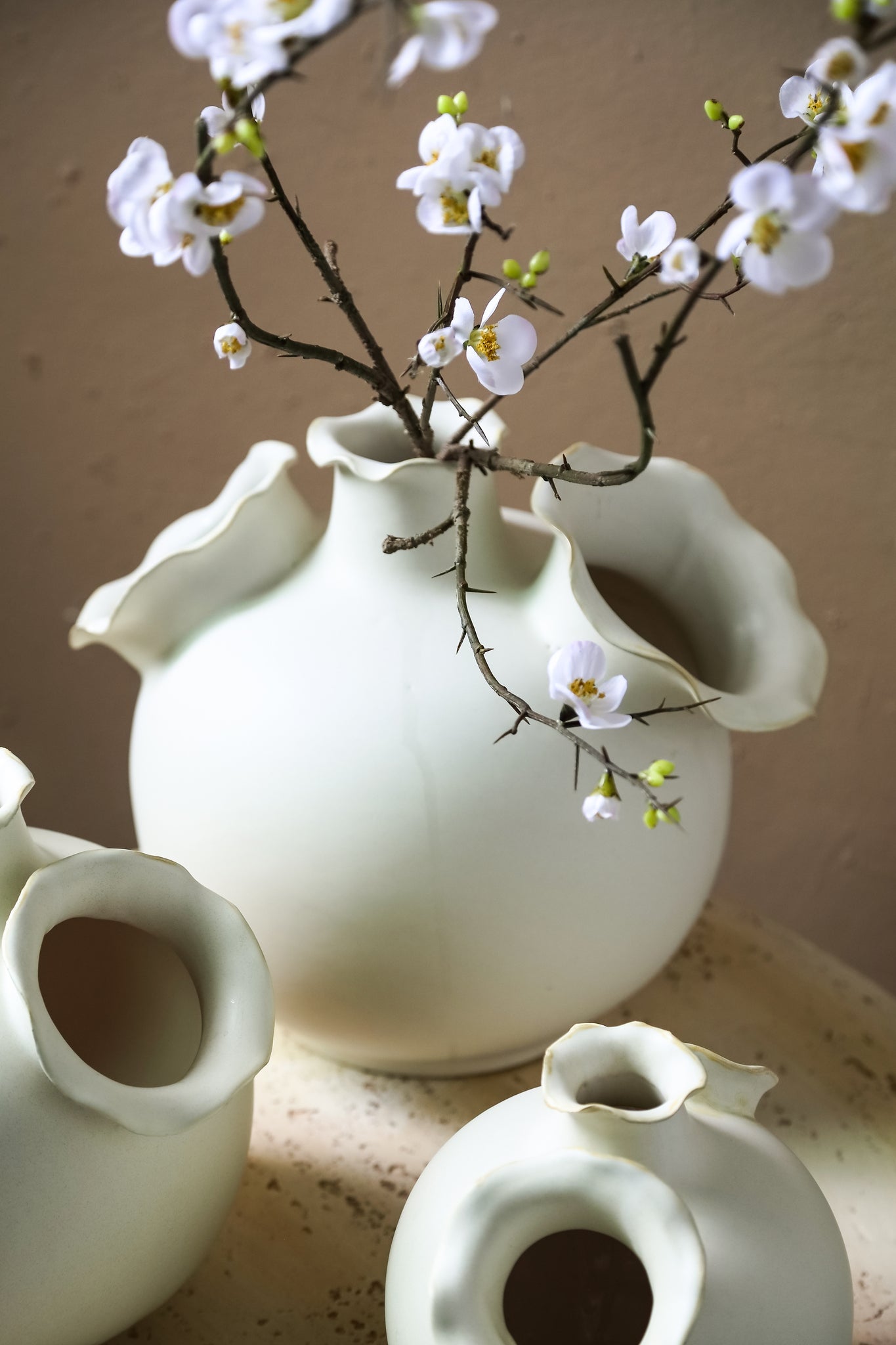 Vaas Umme Creme Rond Glanzend Keramiek Wavy Rand Medium PTMD