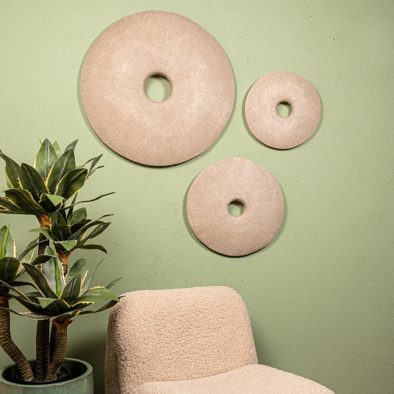 Kathelle Cream Poly Round Sandstone Wallpanel L PTMD