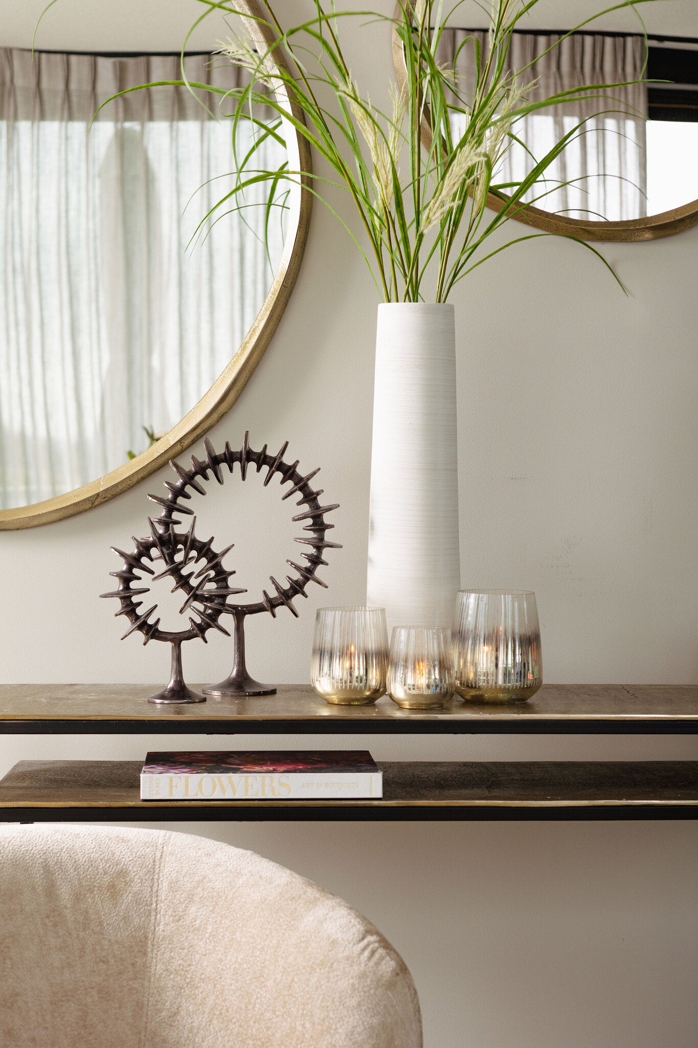Zonna White matt ceramic high vase L PTMD