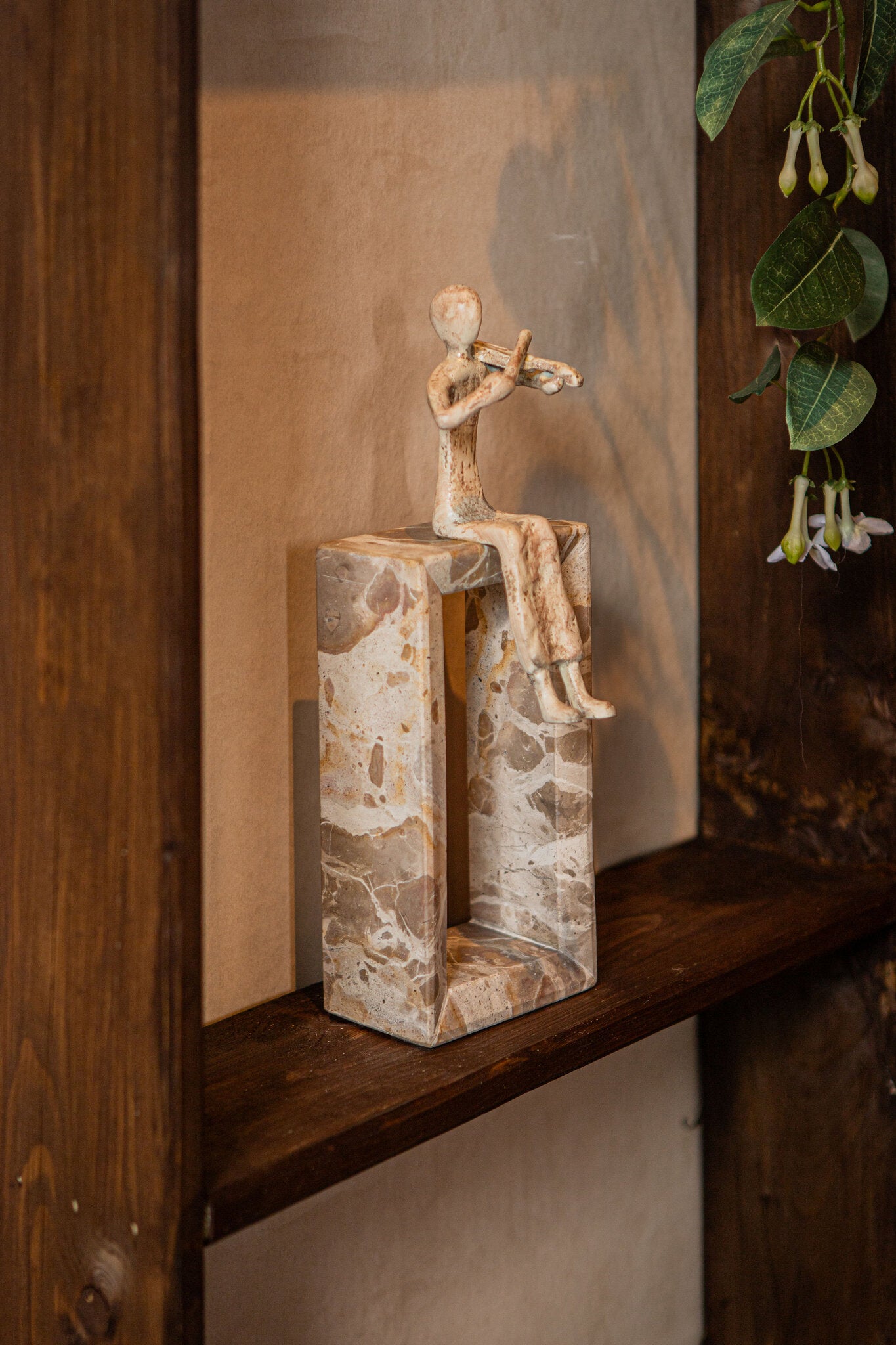 Aleria Beige Casted Alu Violin Lady On Marble Base PTMD