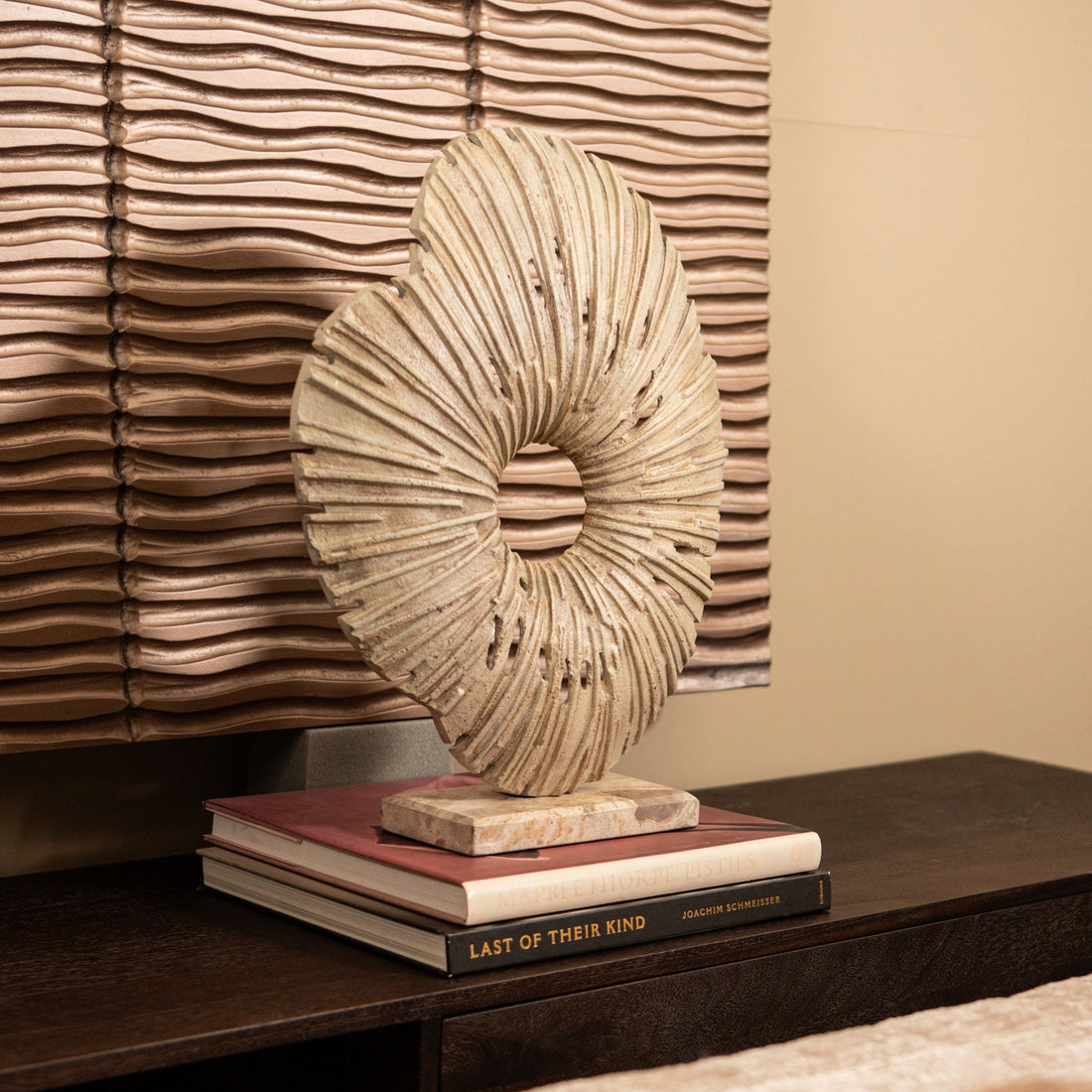 Vija Beige Casted Alu Organic Open Statue L PTMD