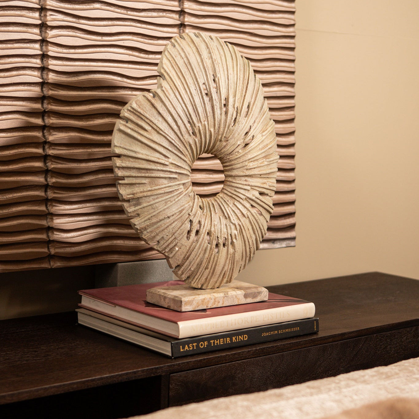 Vija Beige Casted Alu Organic Open Statue S PTMD