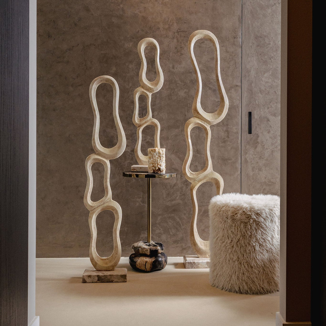 Beeld Camare Abstract Design Gegoten Aluminium Beige Medium PTMD