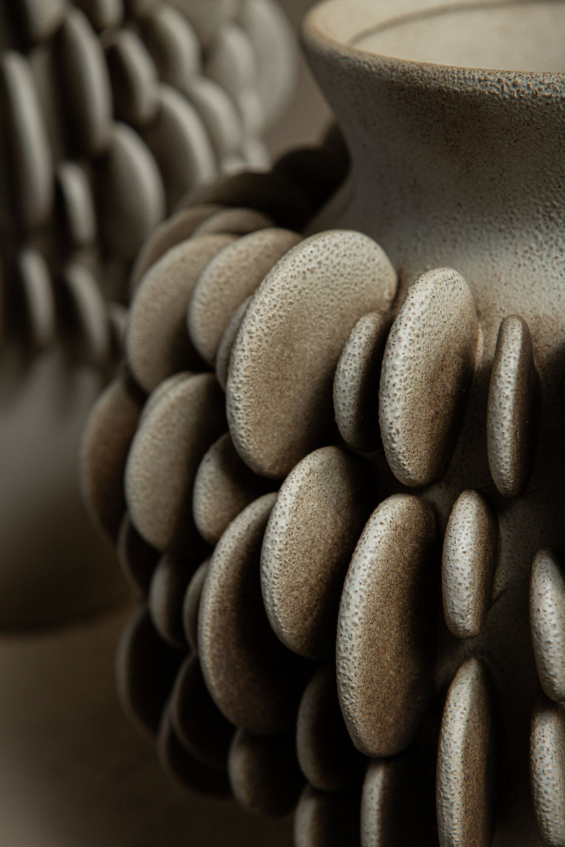 Wina Beige Ceramic Vase With Round Scales Low Small PTMD