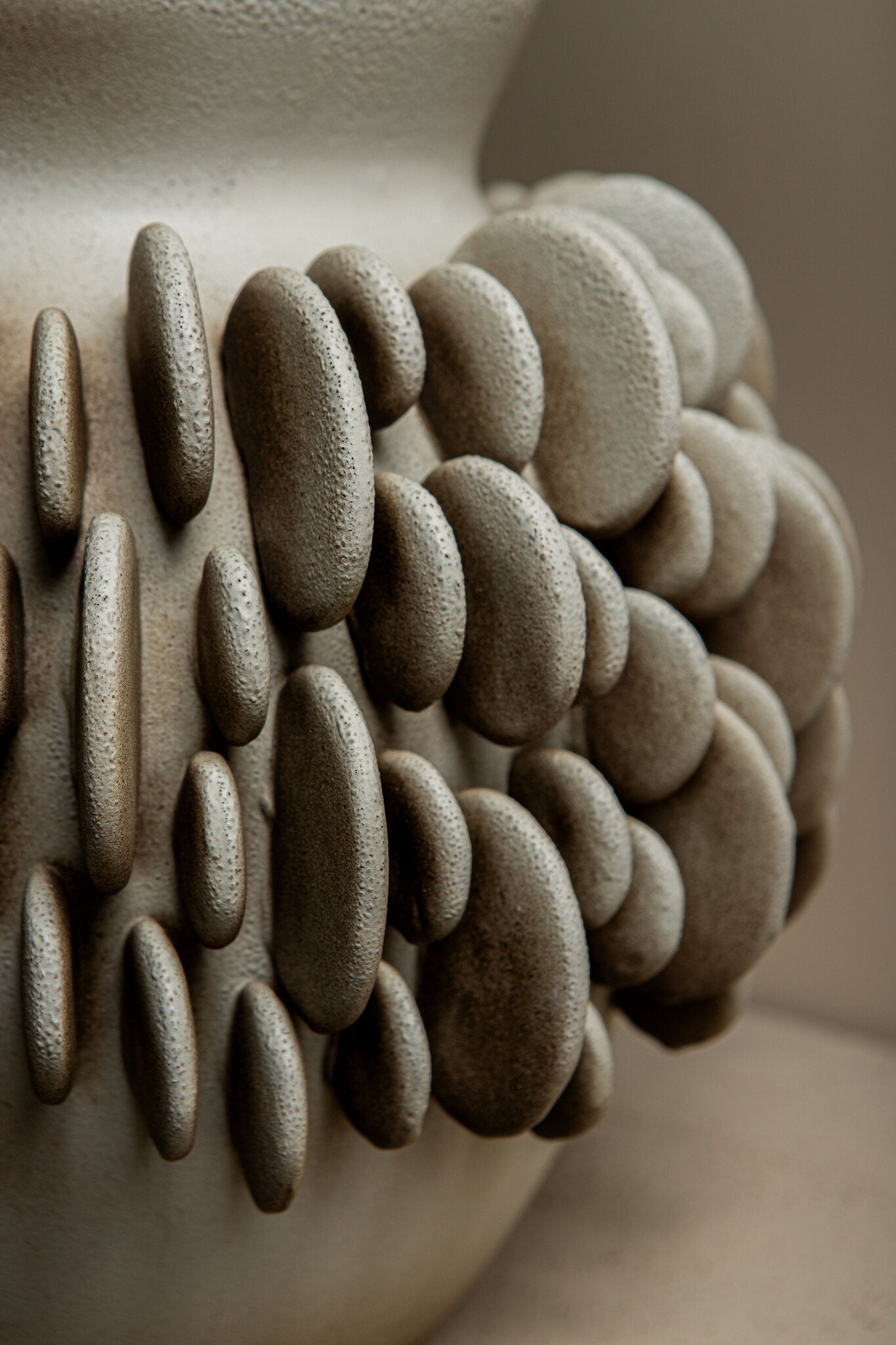 Wina Beige Ceramic Vase With Round Scales Low Small PTMD