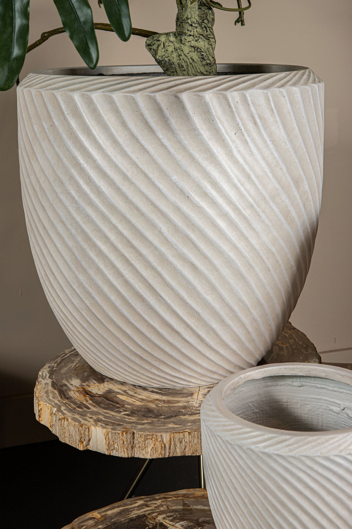 Nikol Beige GRC Wave Pattern Pot Round Low SV3 PTMD