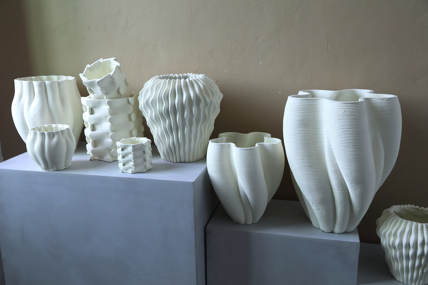 Barren White Cement Round Vase 3D Wavy Pattern L PTMD