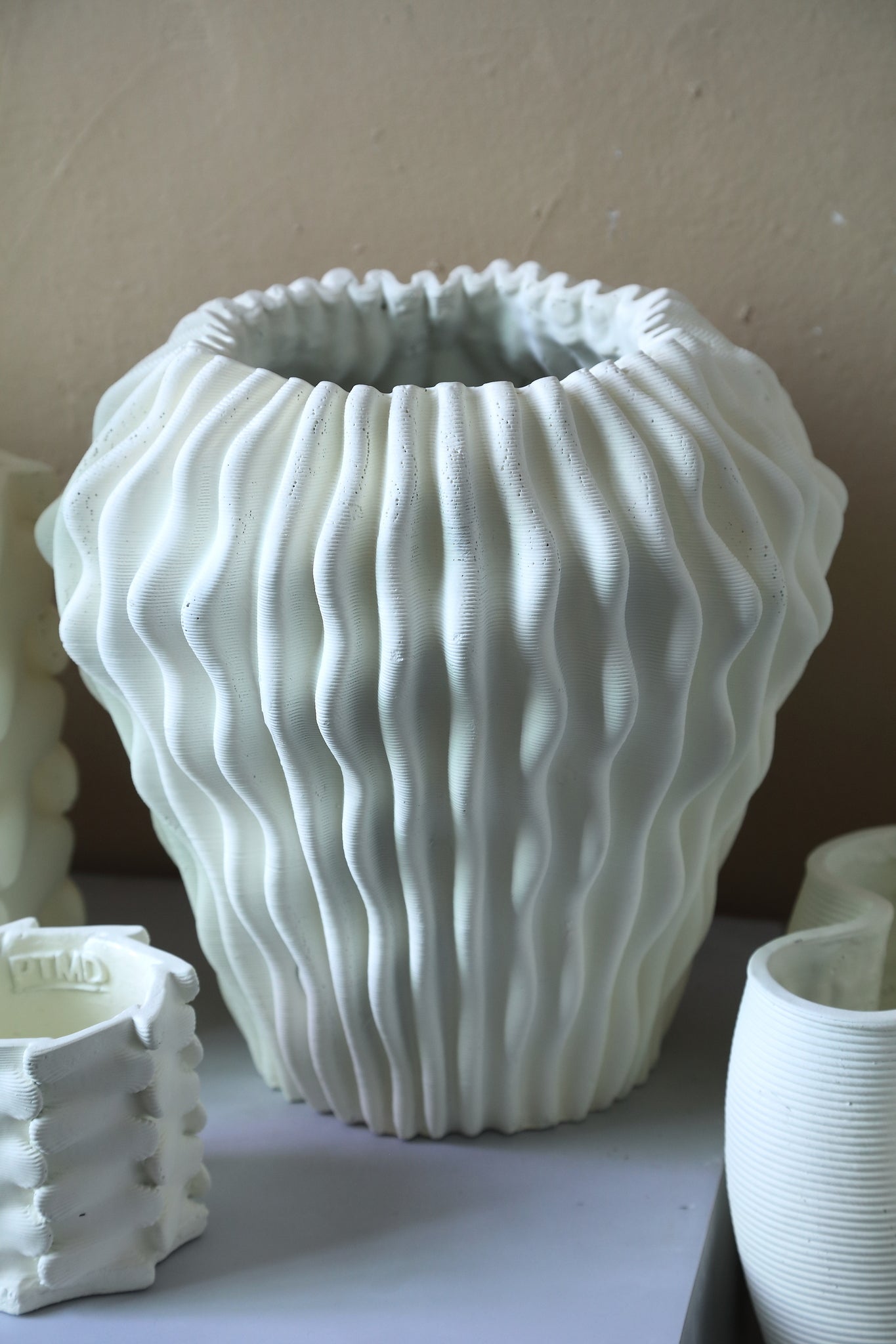 Barren White Cement Round Vase 3D Wavy Pattern L PTMD