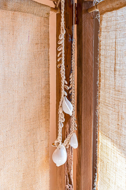 De Big White Cowrie Schelpenketting