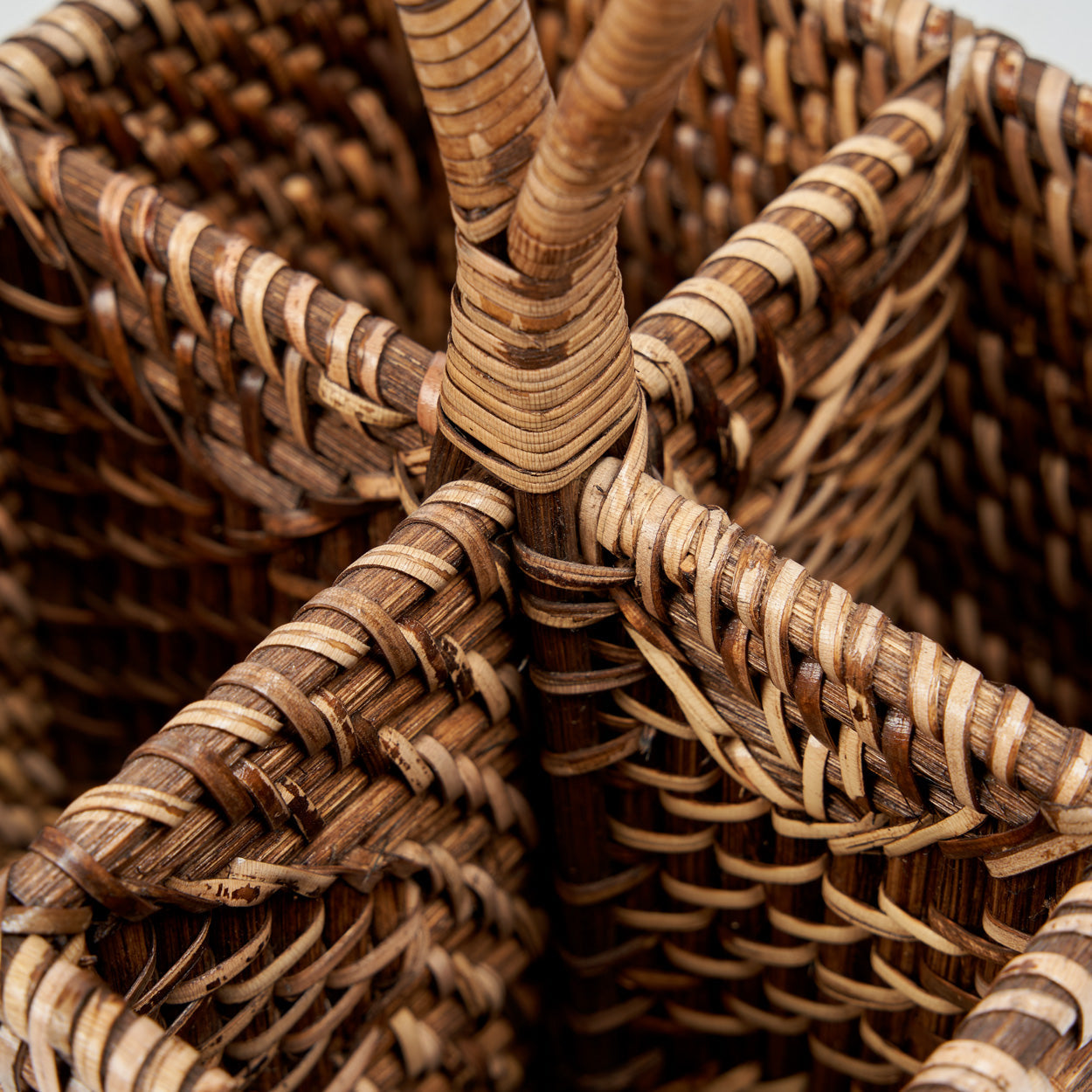 De Rattan Bestekhouder N°4 Natuurlijk Bruin Bazar Bizar