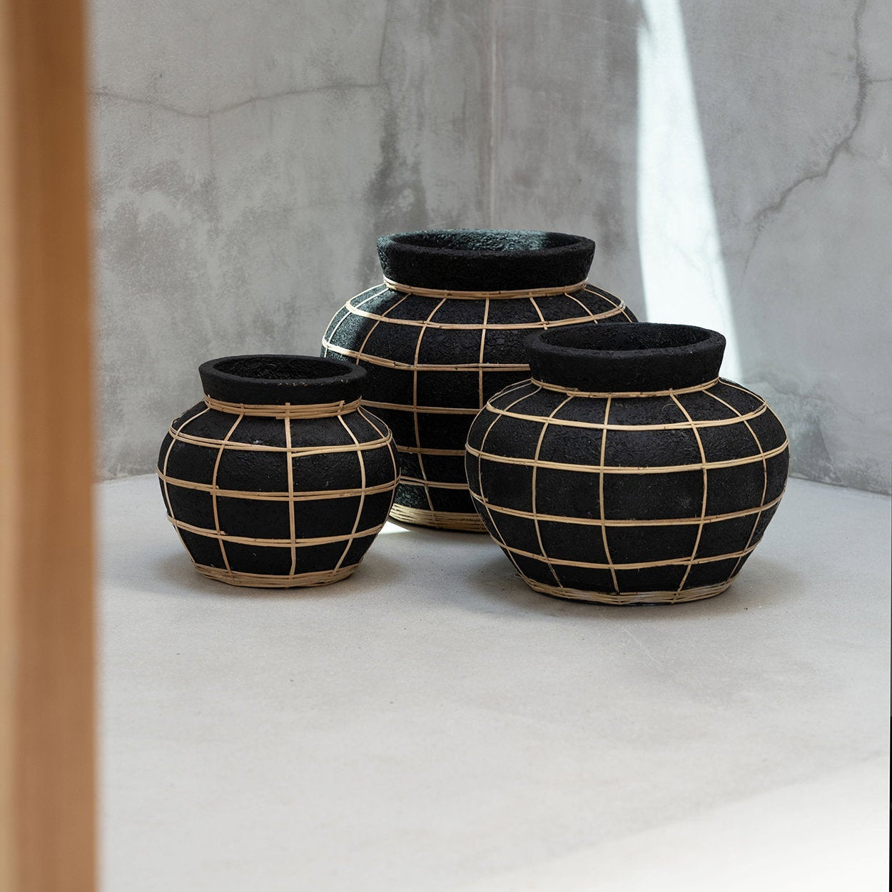 De Belly Vaas - Zwart Naturel - S