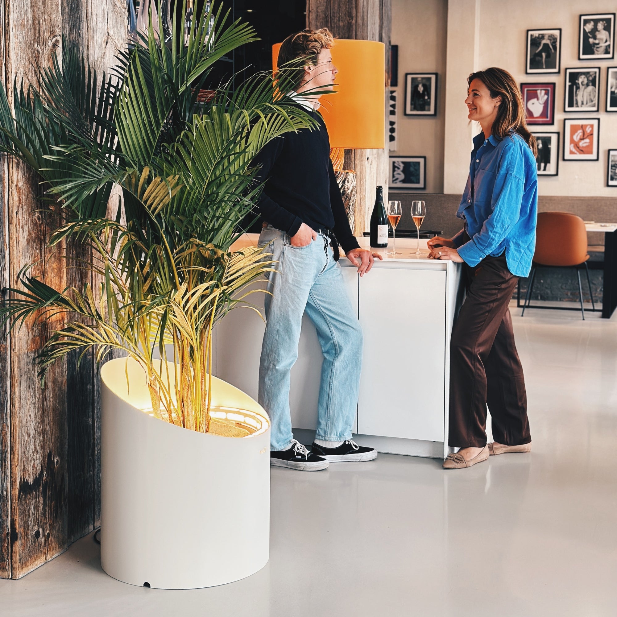 MAZU Wedge Luxe LED Plantenpot Zwart Bruin