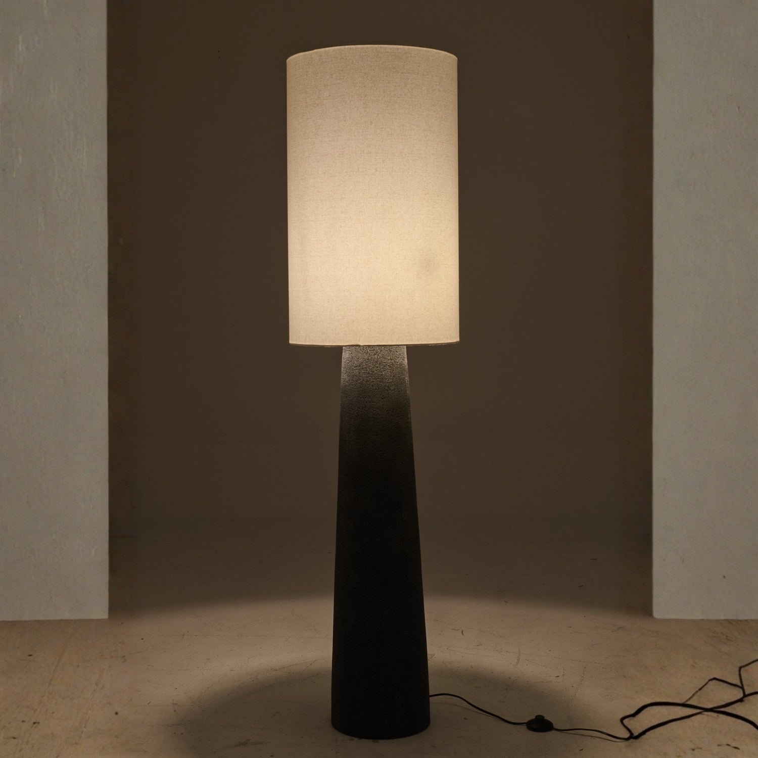 Staanlamp Ava Glasvezel Zwart/Wit Large J-Line