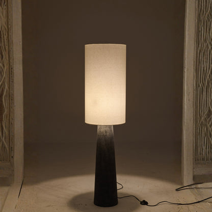 Staanlamp Ava Fiberglas Zwart/Wit Medium J-Line