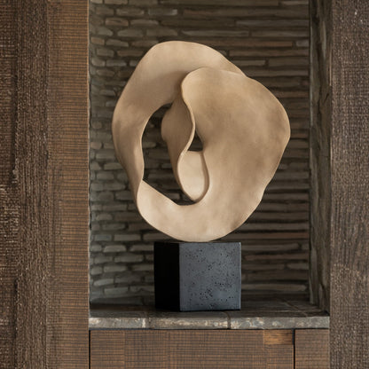 Deco Abstract Op Sokkel Resin Beige/Zwart J-Line