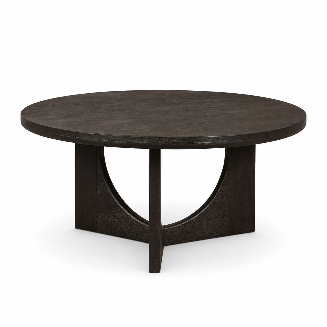 Salontafel Guus van Starfurn, rond zwart mangohouten blad van 80cm op een lage voet, gestyled aanzicht