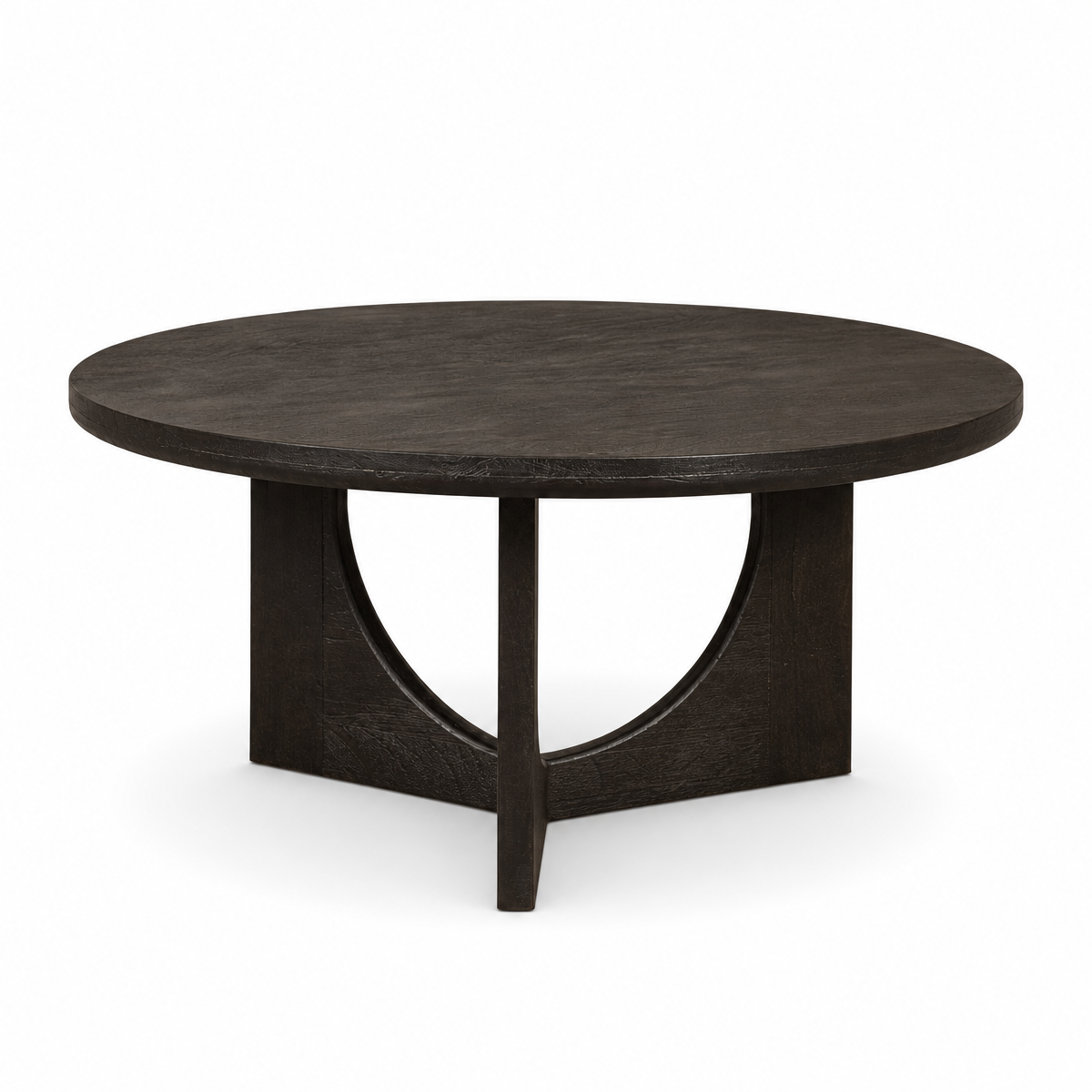 Salontafel Guus van Starfurn, rond zwart mangohouten blad van 80cm op een lage voet, gestyled aanzicht