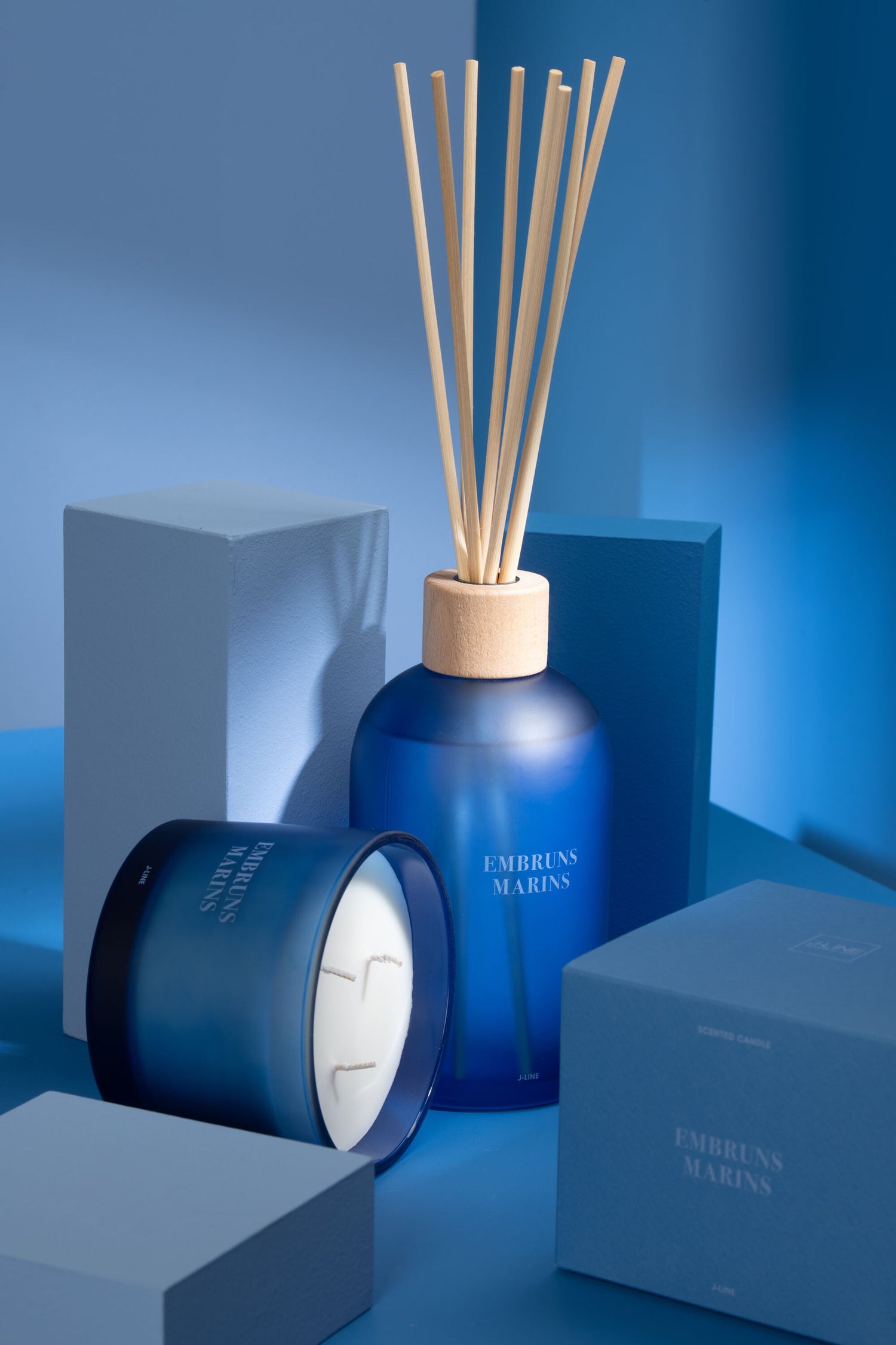 Accords Essentiels Embruns Marins Geurstokjes + Geurkaars Bundle Small - Geurkaars - Living Lovely - livinglovely.nl