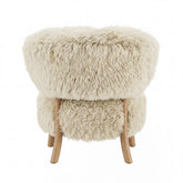 Avelon Fauteuil Echte Schapenvacht Beige Essenhout van PTMD, poten van essenhout onder de fauteuil