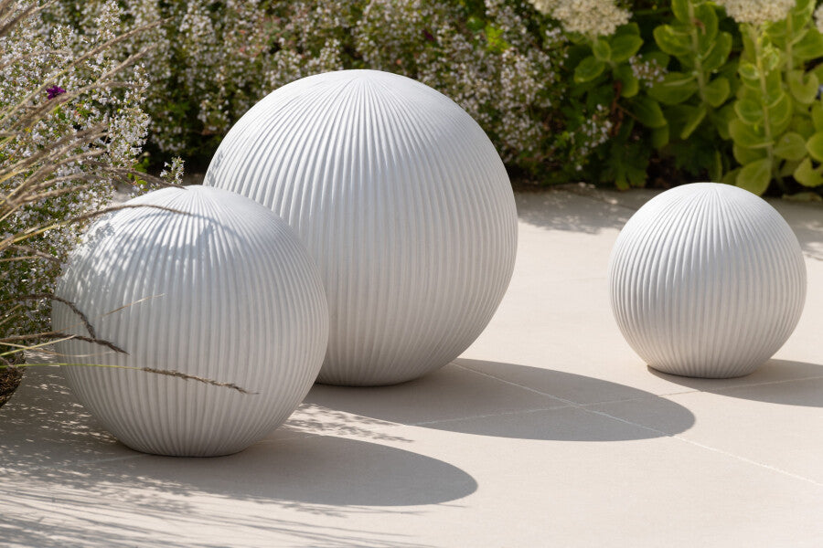 Bal Deco Klei Wit Medium 31.5x31.5x29.5cm - Buiten-divers - J-Line - livinglovely.nl